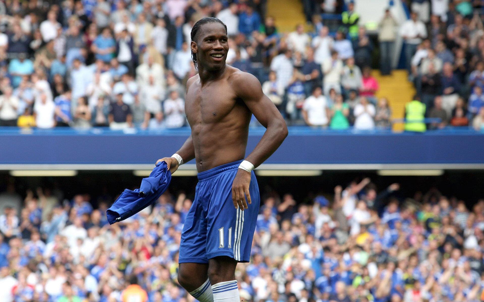 安菲尔德焦点战前,发布会话题再度被场外喧嚣占据