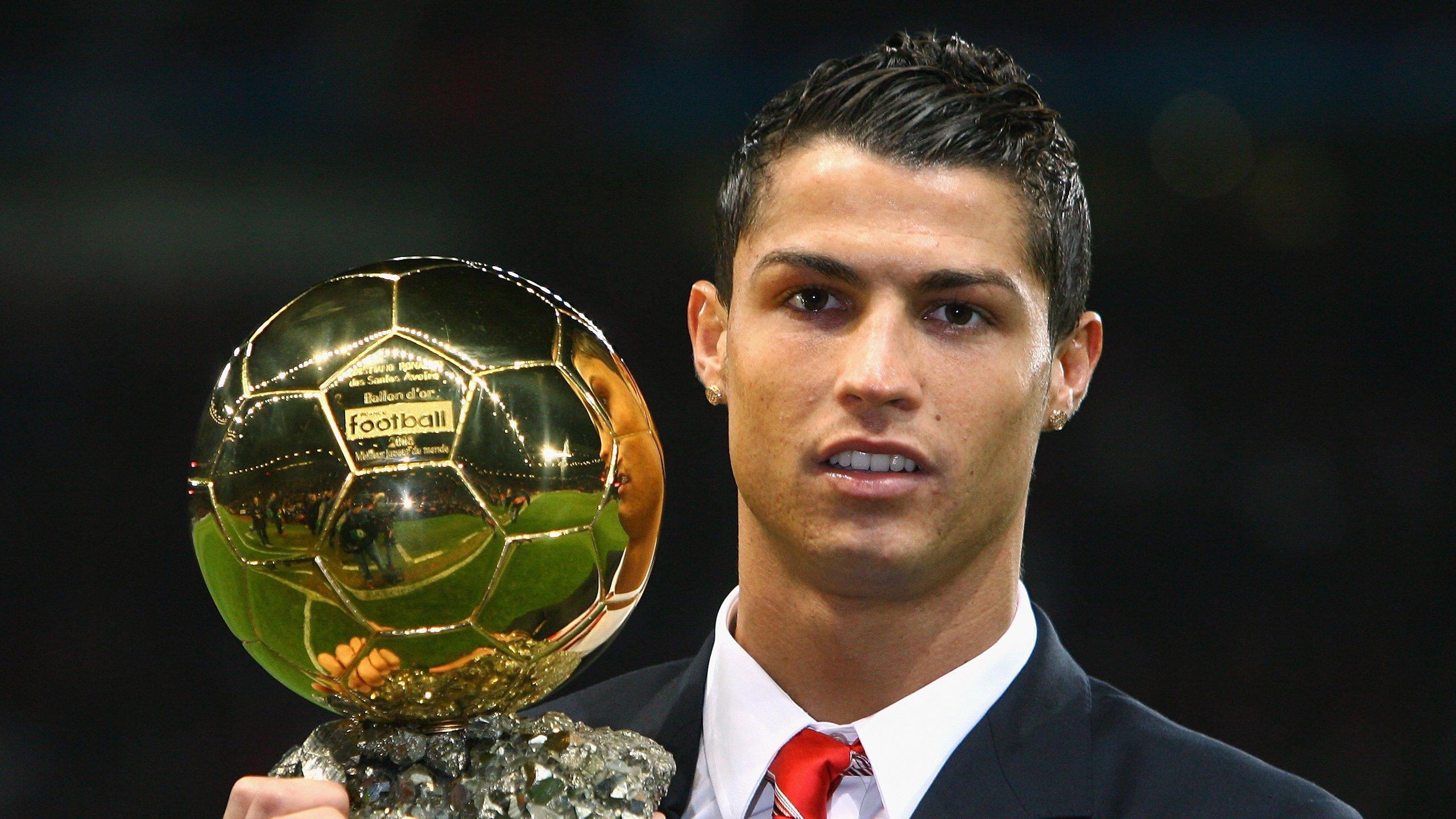 绿茵轨迹谜题,从青涩到传奇,猜猜这位足坛巨星是谁?