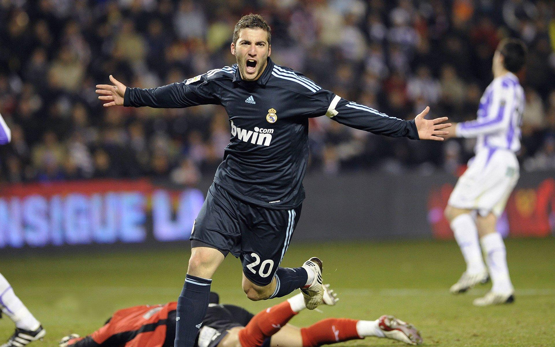 队报评选海外最佳十一人，康沃惊艳首秀即登榜，格列兹曼持续闪耀再获认可